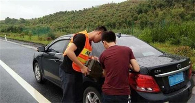 马鞍山永福道路救援